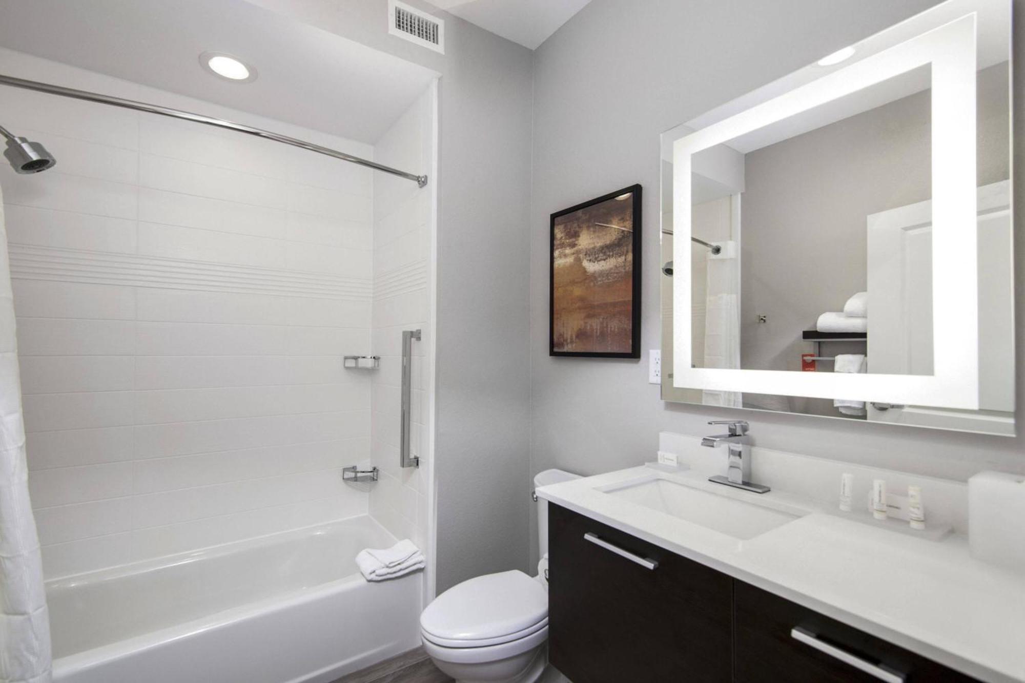 Towneplace Suites By Marriott Houston Hobby Airport Zewnętrze zdjęcie